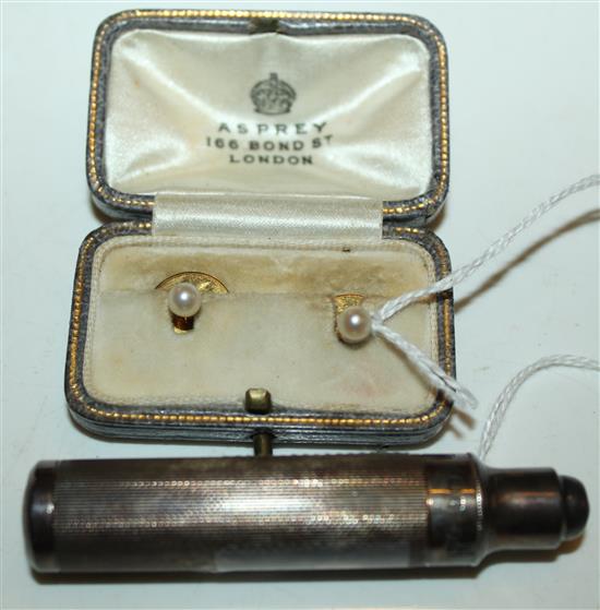 Pair Aspreys 18ct gold & pearl dress studs (cased) & a Goldsmiths & Silversmiths Co. silver pocket torch, London 1940 (a.f)